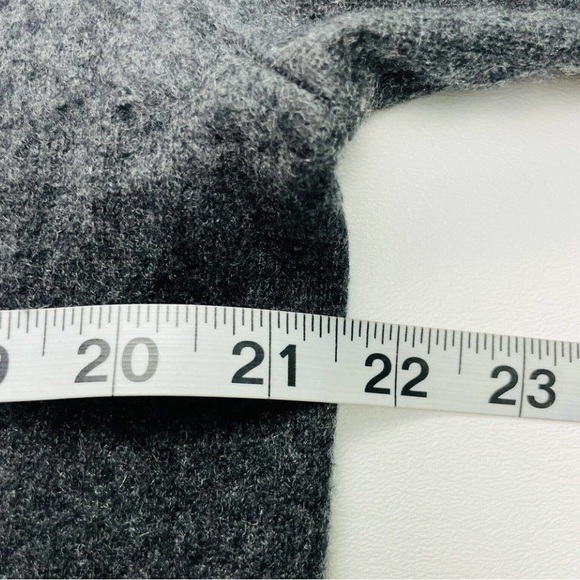 Sweater bundle (x3)! Uniqlo - Picture 3 of 9